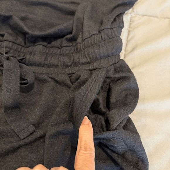 Wilfred Free Black Izabel Jersey Knit Sleeveless Short Romper Pockets Size Small - Picture 6 of 12